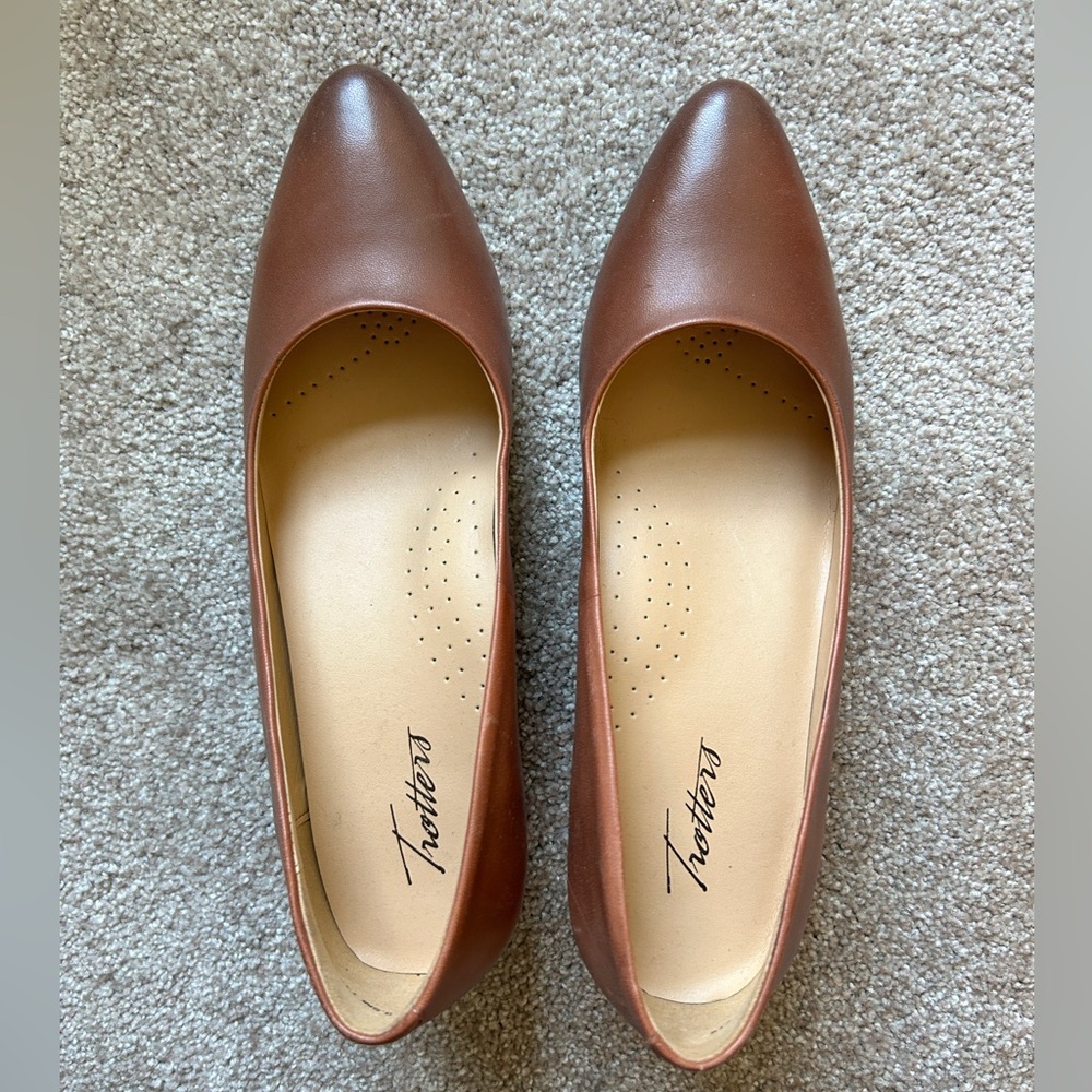 Trotters Womens Kiera Brown Leather Slip On Dressy Kitten Heels Shoes